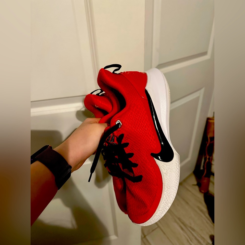 KOBE Nike kid/woman’s shoes only worn once